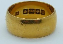 A 22ct gold wedding band, Birmingham 1911, maker WM, 8.2g, size K