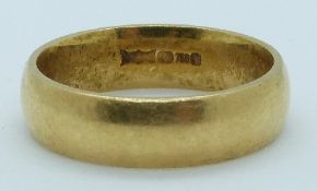An 18ct gold wedding band/ ring, 5.6g, size K