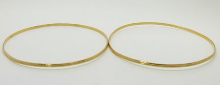 A pair of 18ct gold bangles, 8.2g