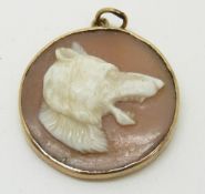 Victorian pendant set with a cameo depicting a wolf, 2cm diameter