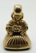 A 9ct gold fob/ intaglio seal set with oynx depicting a warrior, 8.1g