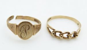 A 9ct gold ring in a knot design and a 9ct gold signet ring, 2.5g