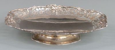 Hallmarked silver bon bon or serving bowl on pedestal base with pierced vine decoration to rim,