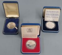 Royal Mint Royal commemorative silver crowns comprising 1977 and 1981, together with a Harold Wilson