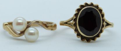 Two 9ct gold rings set, one set with a garnet and the other pearls, 4.1g,