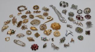 A large collection of vintage brooches including Monet, Hollywood, Sphinx, marcasite and paste, a