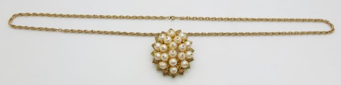 A 9ct gold necklace made up of oval links (13g) and a gilt pendant set with pearls