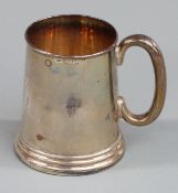 Edward VII hallmarked silver christening tankard of tapering form, Birmingham 1901, maker Arthur