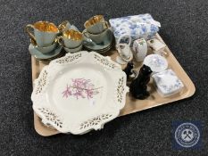 A tray of Royal Doulton and Beswick cats, two Victoria & Albert Museum plates, trinket boxes,