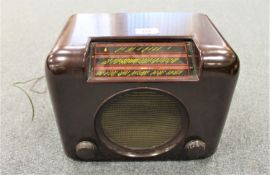 A vintage radio : Bush Type BA 91 Bakelite cased radio.