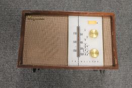 A vintage radio : Magnovox transistor.