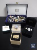 A box of dress rings (Q)