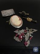 A 9ct gold bar brooch modelled as a crown (3.