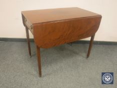 An Edwardian mahogany Pembroke table,