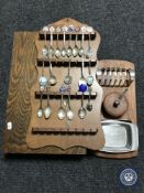 An oak cutlery canteen,