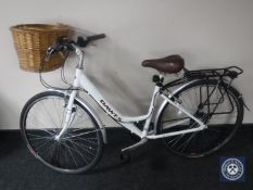 A lady's Dawes Mojave shopper bike with basket
