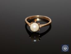 A 9ct gold pearl set ring, size M.