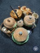 A tray of cottage ware china