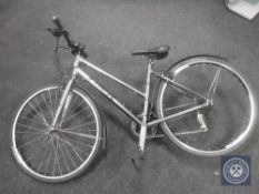 A lady's Trek hybrid bike