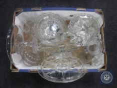 A tray of glass ware - bowls, comports,