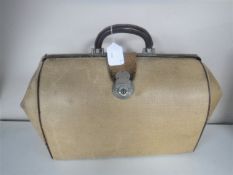 A vintage cloth Gladstone bag