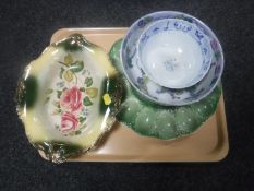 A tray of early 20th century transfer printed bowls,