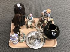 A tray of carved figures, Capodimonte figure of a cobbler,