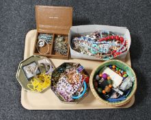 A tray of a large quantity of assorted costume jewellery,