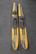 A pair of Toper Pro water spite water skis