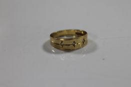 An 18ct gold diamond set ring, 3.3g, size M.