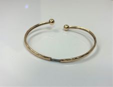 A 9ct gold sleeved expansion bangle