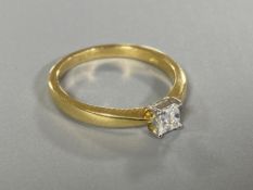 An 18ct yellow gold princess cut diamond ring, approximately 0.