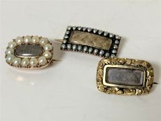 Three gold Georgian memoriam brooches (3)