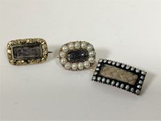 Three gold Georgian memoriam brooches (3)
