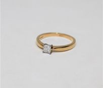 An 18ct yellow gold princess cut diamond ring, approximately 0.