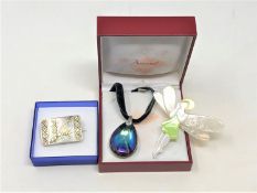 A Victorian three-tone silver memorial brooch depicting a bird perching,