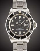 A GENTLEMAN'S STAINLESS STEEL ROLEX OYSTER PERPETUAL DATE SUBMARINER BRACELET WATCH CIRCA 1982, REF.