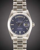 A GENTLEMAN'S SIZE 18K SOLID WHITE GOLD ROLEX OYSTER PERPETUAL DAY DATE BRACELET WATCH CIRCA 1979,