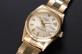 A GENTLEMAN'S 18K SOLID YELLOW GOLD ROLEX OYSTER PERPETUAL DATE BRACELET WATCH CIRCA 1986, REF.