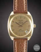 A GENTLEMAN'S 18K SOLID GOLD LONGINES AUTOMATIC CHRONOMTER ULTRA-CHRON WRIST WATCH CIRCA 1971,