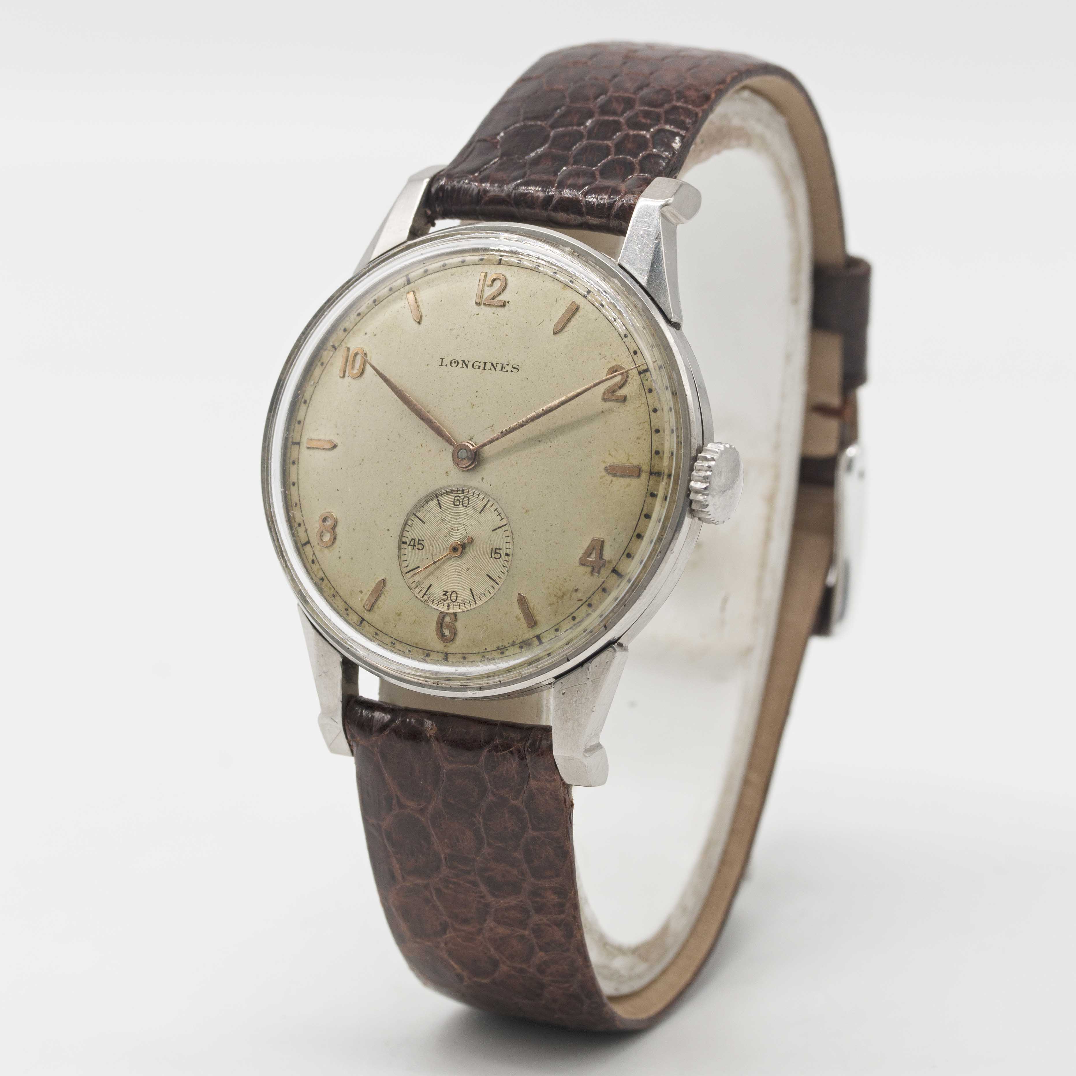 A GENTLEMAN'S LARGE SIZE STAINLESS STEEL LONGINES WRIST WATCH CIRCA 1948, REF. 23770 WITH "PINCER" - Image 3 of 6
