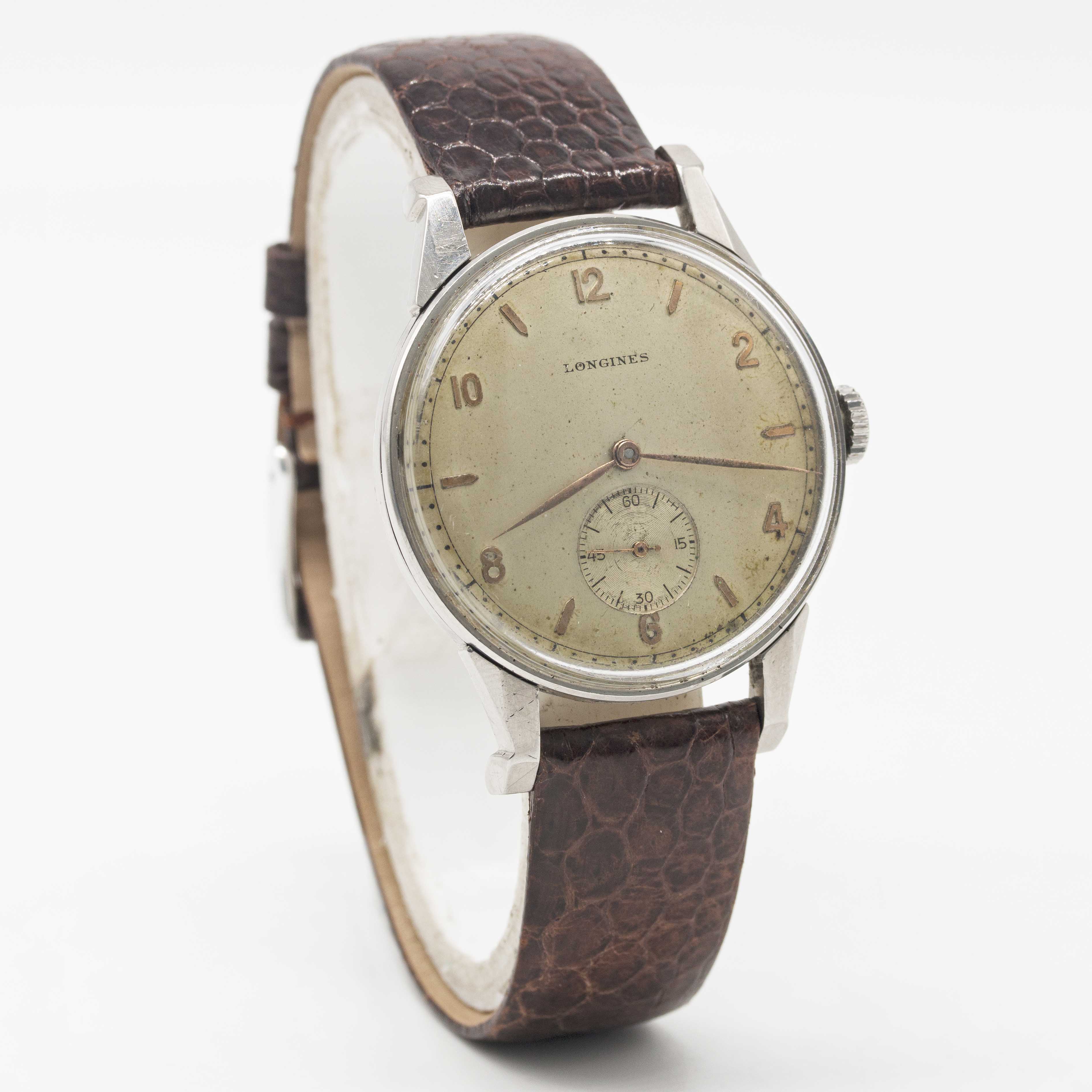 A GENTLEMAN'S LARGE SIZE STAINLESS STEEL LONGINES WRIST WATCH CIRCA 1948, REF. 23770 WITH "PINCER" - Image 4 of 6