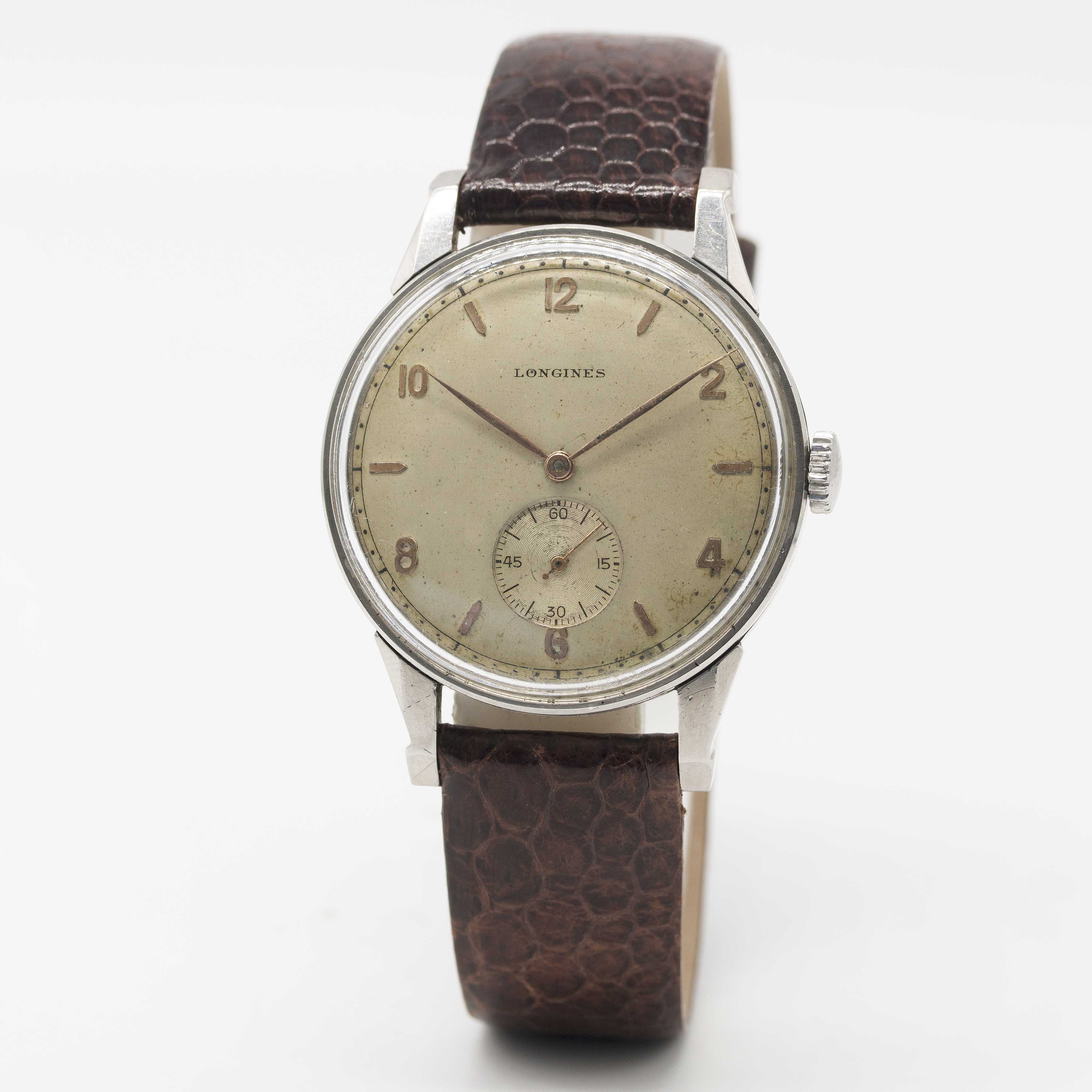 A GENTLEMAN'S LARGE SIZE STAINLESS STEEL LONGINES WRIST WATCH CIRCA 1948, REF. 23770 WITH "PINCER" - Image 2 of 6