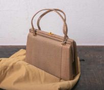 Damenhandtasche aus Python, hellbraune Schlangenhaut, goldfarbene Stahl-Schließe m. Knopf,innen 4