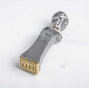 Petschaft (wohl aus Zinn), mit eingraviertem Monogramm 