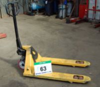 A Yellow Steel Manual Hydraulic Pallet Truck, 2500Kg capacity