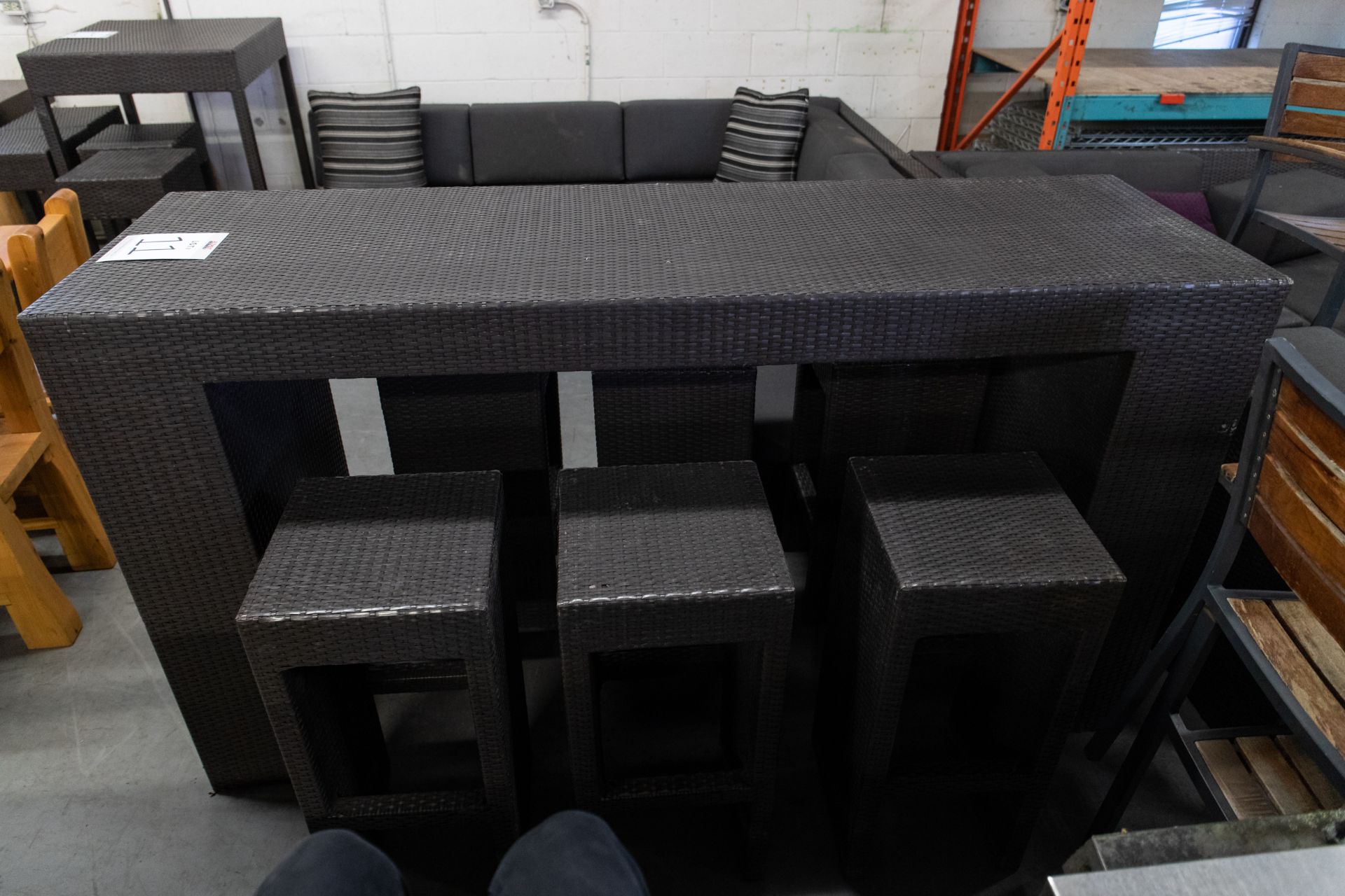 OUTDOOR FAUX WICKER HIGH TOP TABLE WITH 6 STOOLS H-43'' D-24'" L-78.5'' - Image 2 of 4