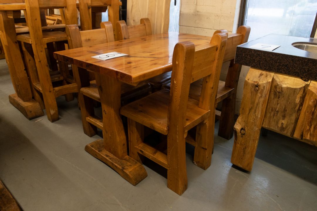 4' WHITE PINE DINING TABLE WITH 4 CHAIRS - L-48'' W-28'' H- 30'' - Image 4 of 4