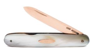 A George V 9ct gold and mother of pearl folding fruit knife: maker John Yeomans Cowlishaw,