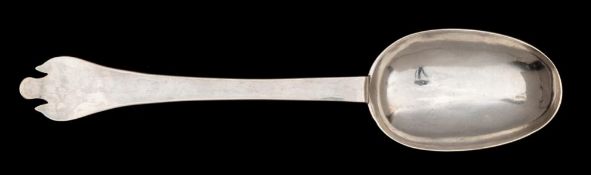 A late 17th/early 18th Century silver trefid spoon, maker SH above a cinquefoil, London,